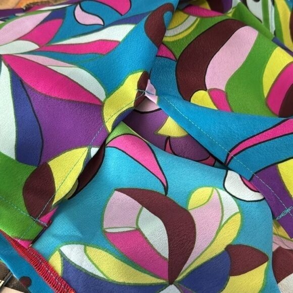 Colorful Womens 2-Piece Outfit With Abstract Print - Short-Sleeve Top & Elastic - Picture 2 of 10